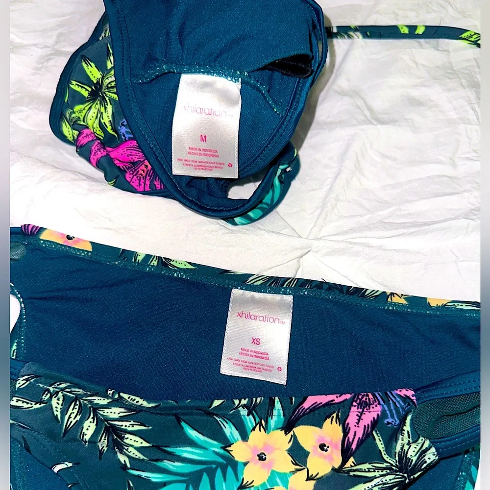 Bikini - Top Size M - Bottoms Size XS - Picture 2 of 2